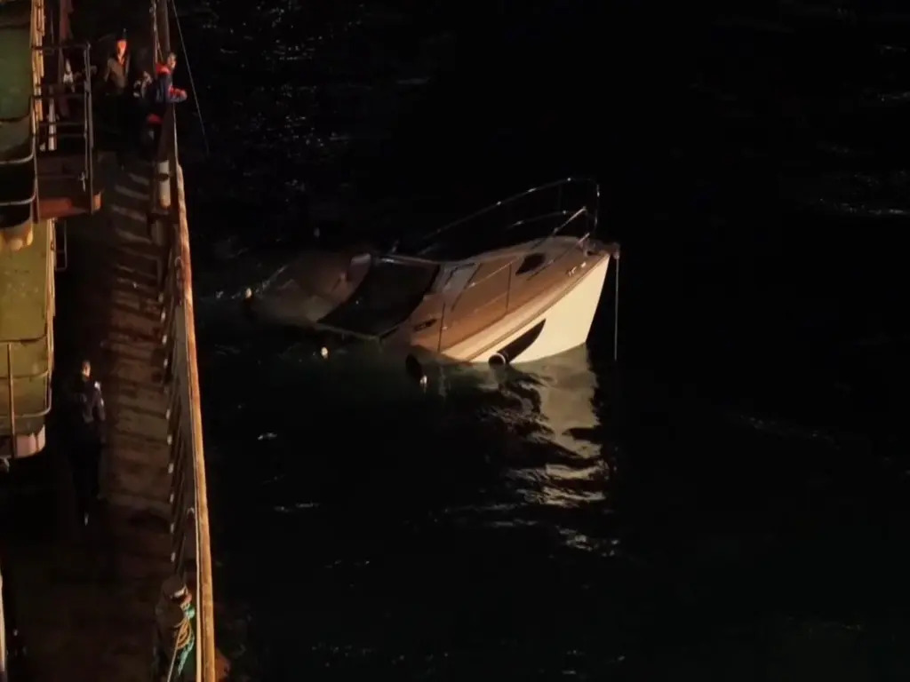 Üsküdar’da Tekne Gemiye Çarptı