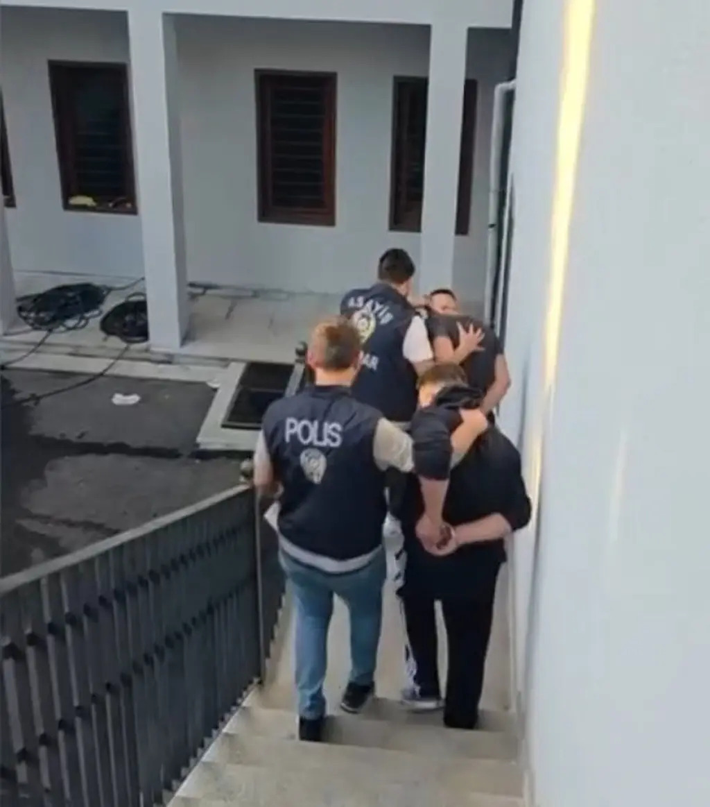 ÜSKÜDAR’DA UYUŞTURUCU OPERASYONU