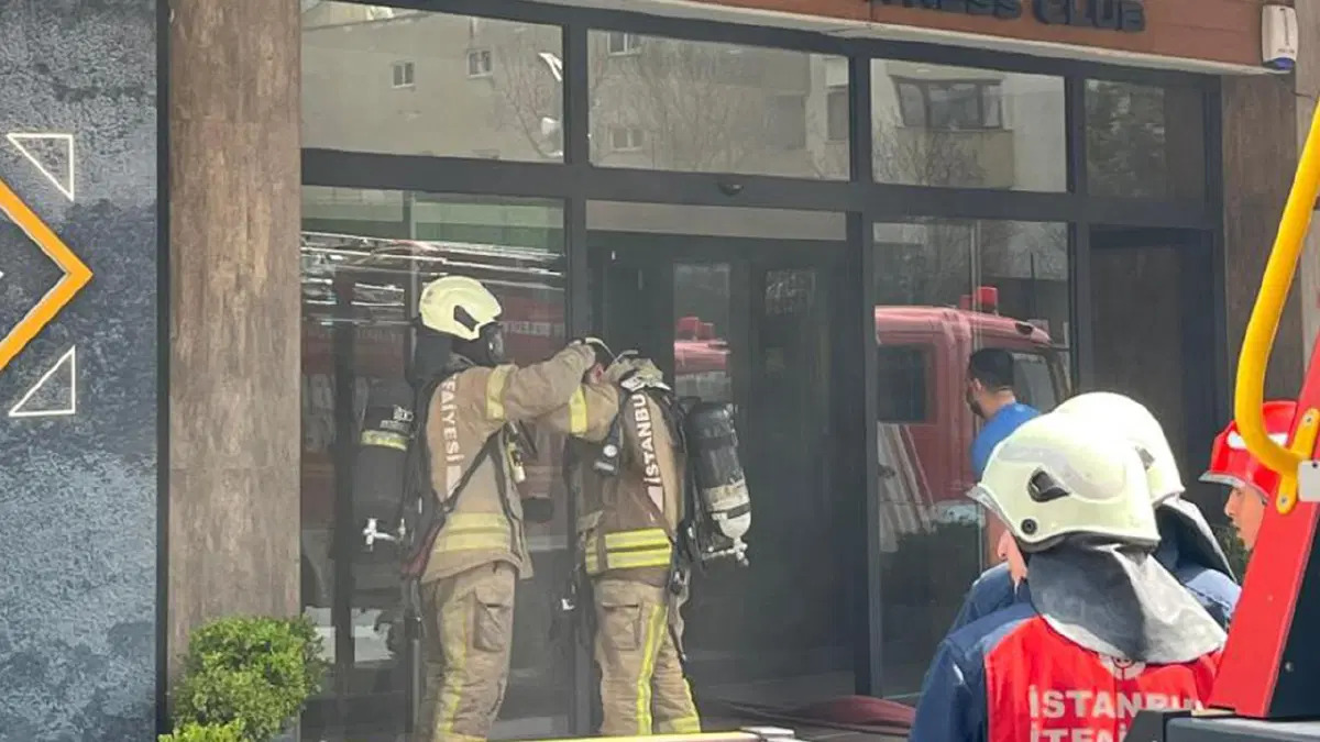 Üsküdar’da spor salonunda yangın paniği: 1 kişi dumandan etkilendi!